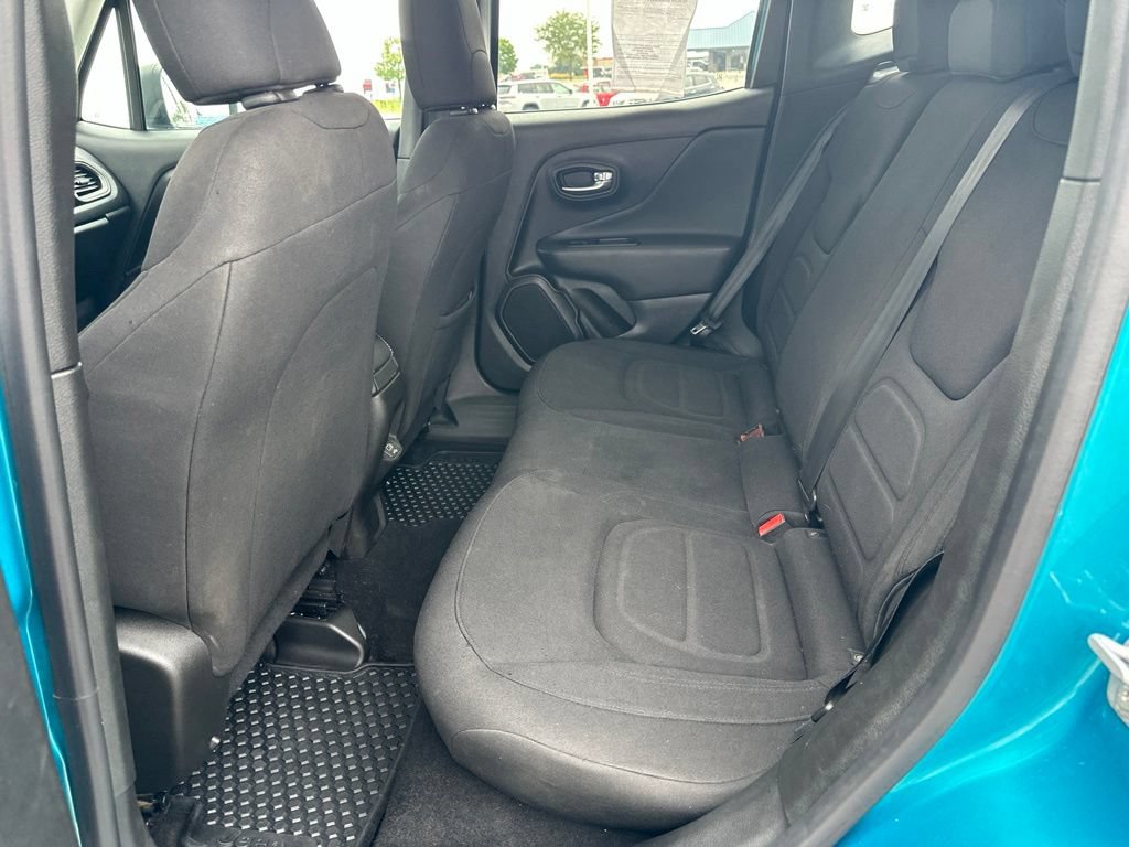 Used 2022 Jeep Renegade Latitude AWD/4WD image 18