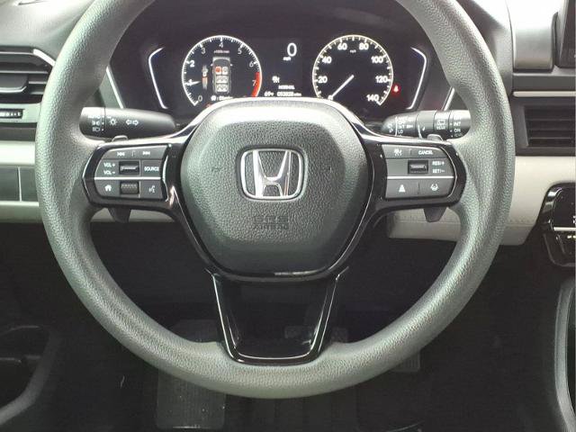 Used 2023 Honda Pilot LX image 16