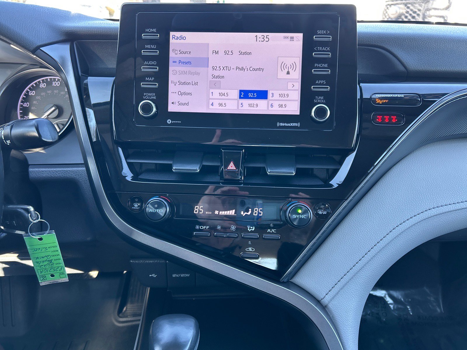 Used 2022 Toyota Camry SE image 23