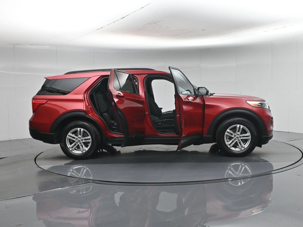 Certified 2023 Ford Explorer XLT RWD image 4