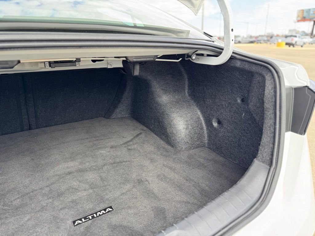 Used 2025 Nissan Altima 2.5 SR FWD image 39