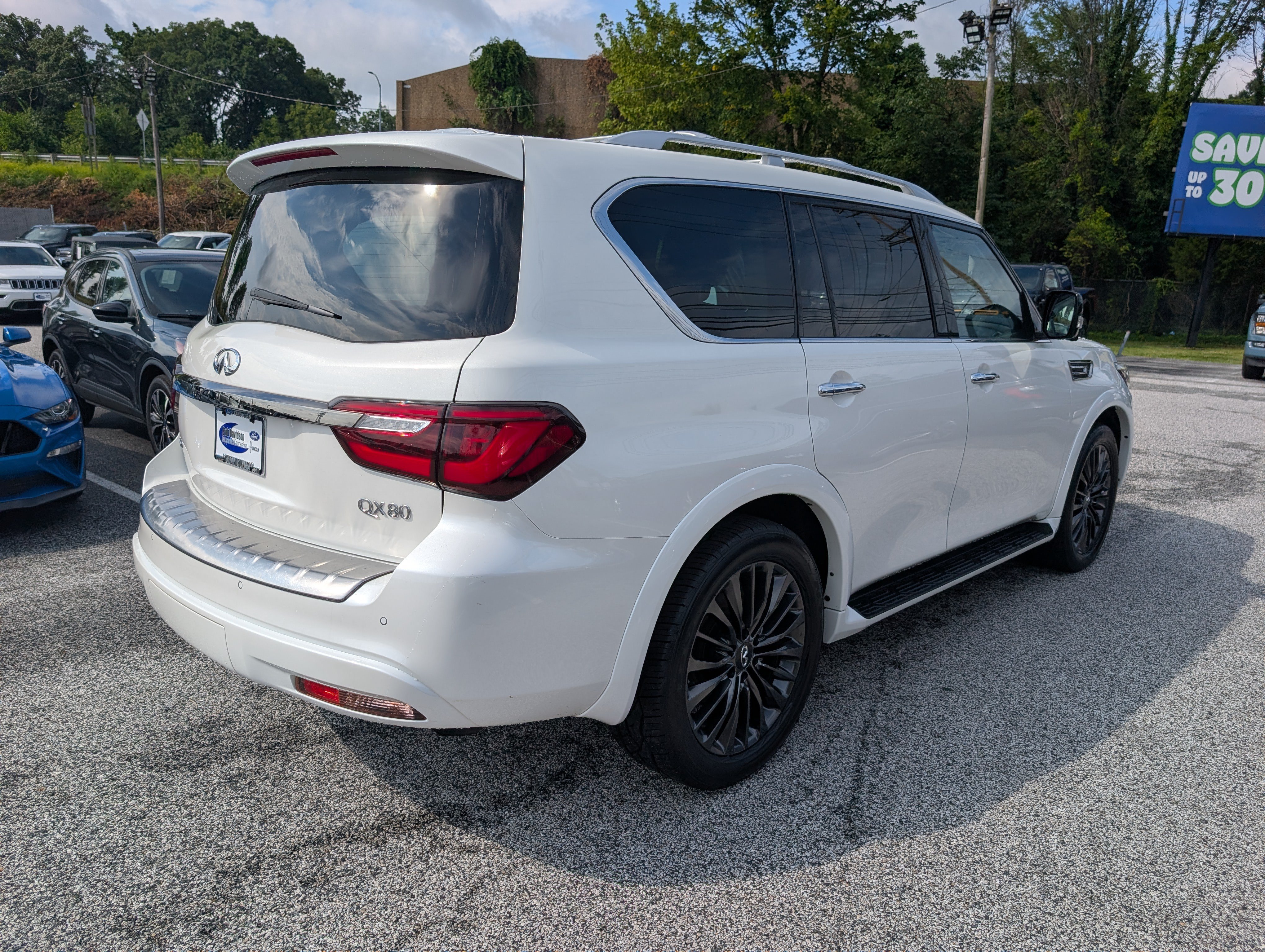 Used 2023 INFINITI QX80 Premium Select w/ Cargo Package AWD/4WD image 7