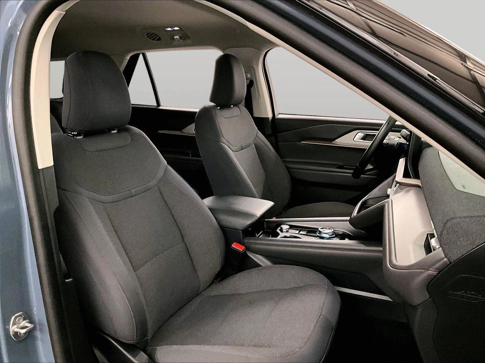 Certified 2025 Ford Explorer Active image 7