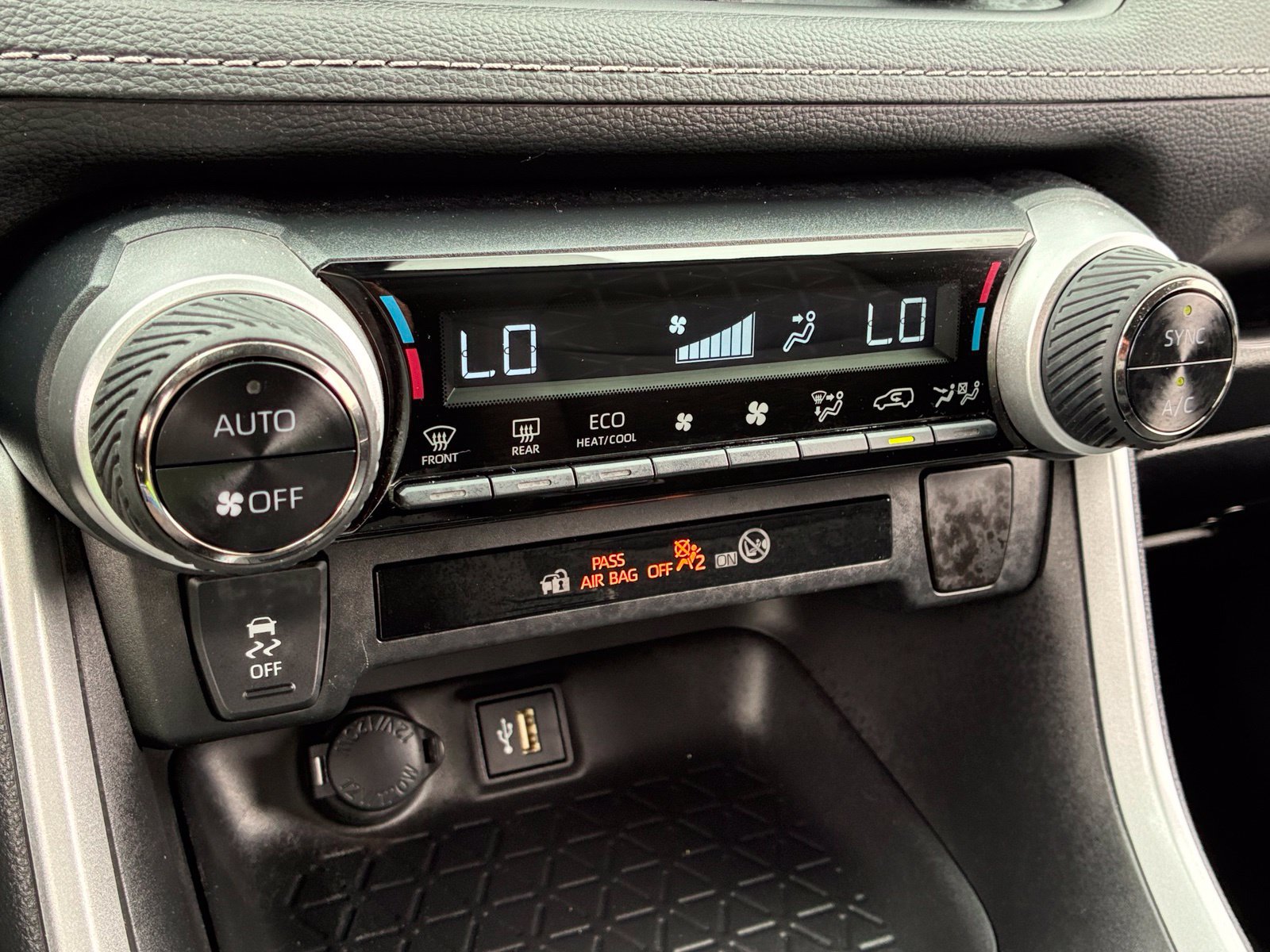 Used 2023 Toyota RAV4 XLE AWD/4WD image 22