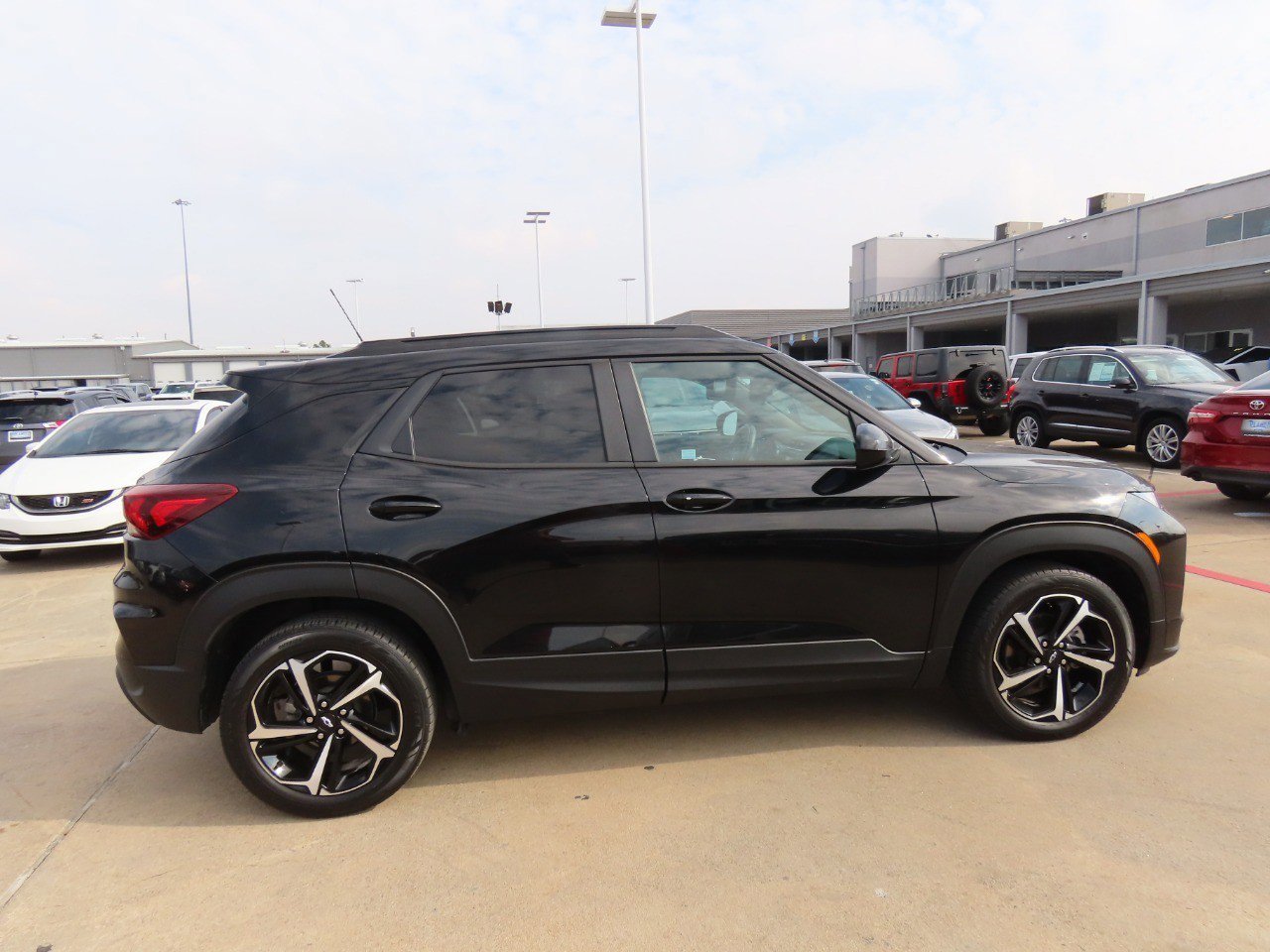 Used 2022 Chevrolet TrailBlazer RS w/ Sun and Liftgate Package image 6