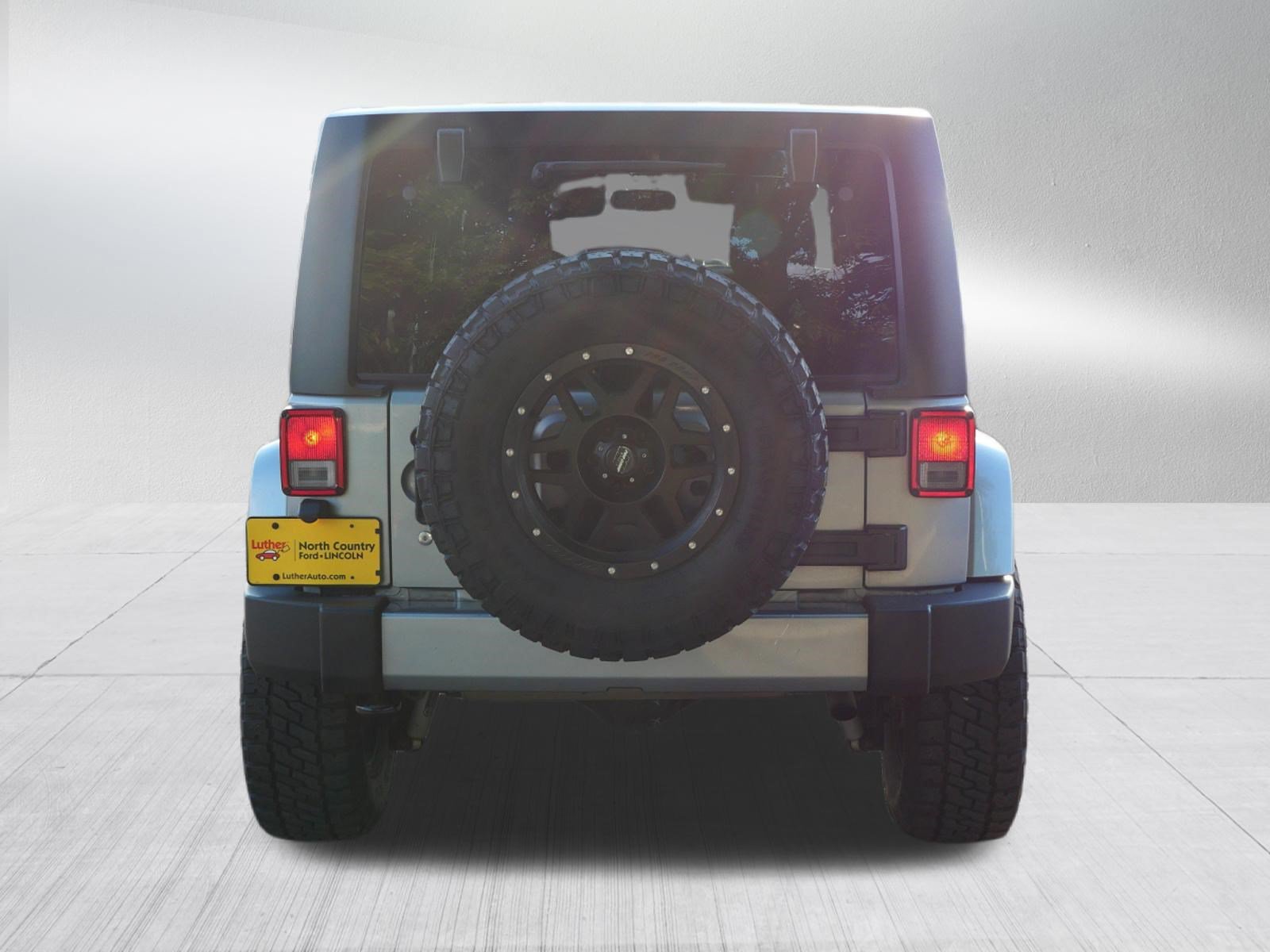 Used 2018 Jeep Wrangler Unlimited Sahara AWD/4WD image 6