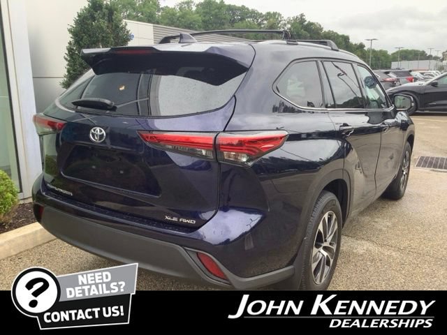 Used 2022 Toyota Highlander XLE AWD/4WD image 3