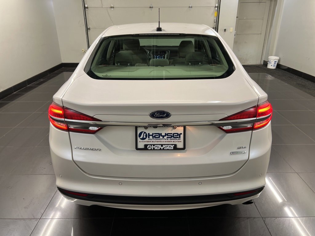 Certified 2018 Ford Fusion SE w/ Fusion SE Technology Package image 3
