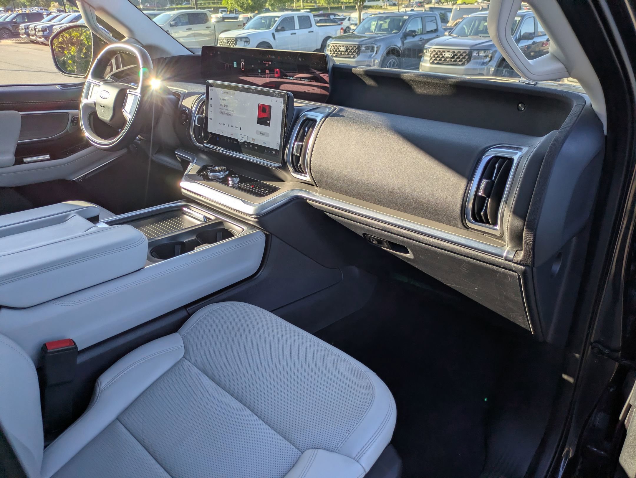 Certified 2025 Ford Expedition Platinum w/ Driver's Package AWD/4WD image 38