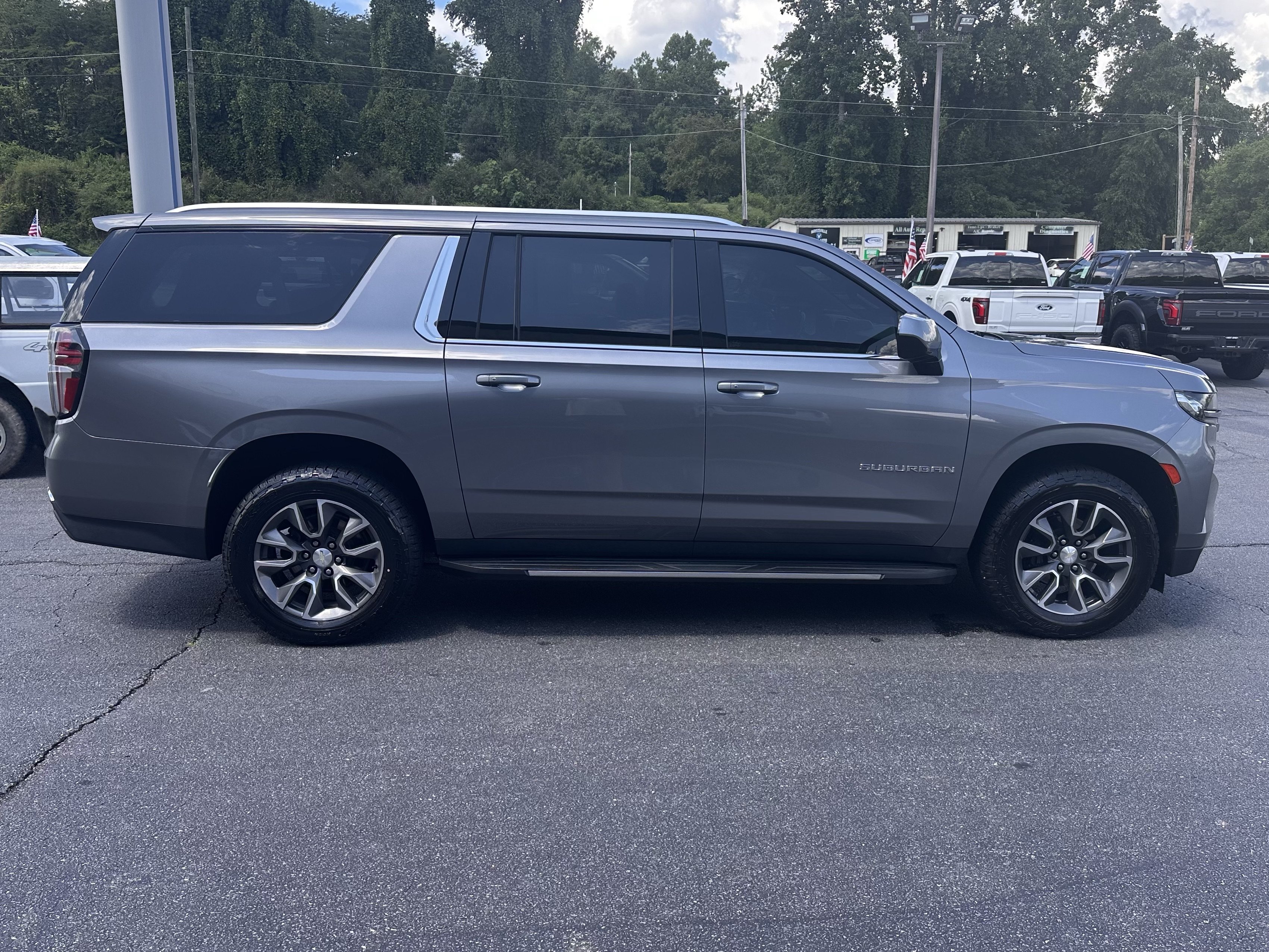 Used 2022 Chevrolet Suburban LT AWD/4WD image 5