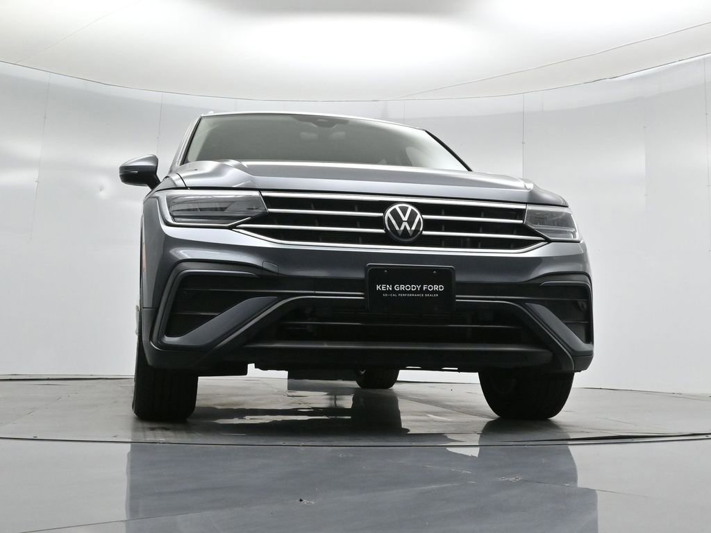 Used 2023 Volkswagen Tiguan SE w/ Panoramic Sunroof Package image 30