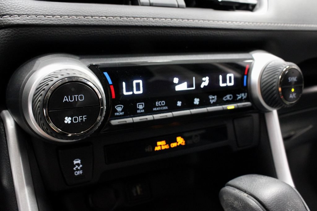 Used 2025 Toyota RAV4 LE AWD/4WD image 30
