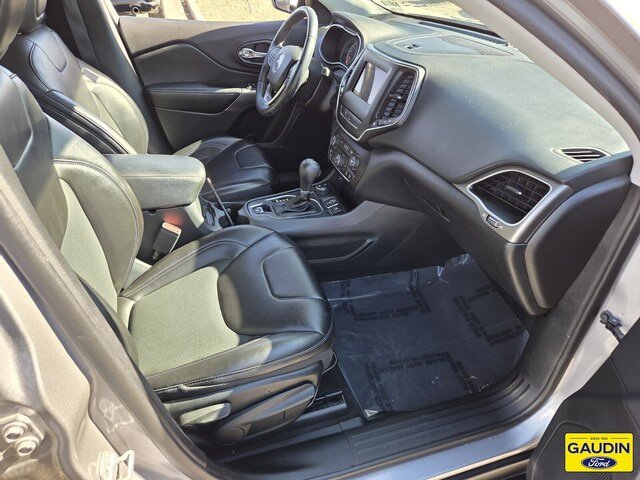 Used 2019 Jeep Cherokee Latitude Plus w/ Comfort/Convenience Group AWD/4WD image 16
