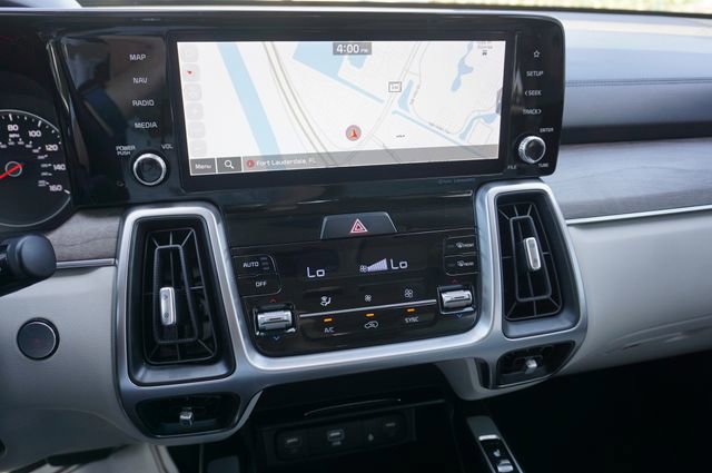 Used 2023 Kia Sorento EX w/ Panoramic Sunroof Package FWD image 9