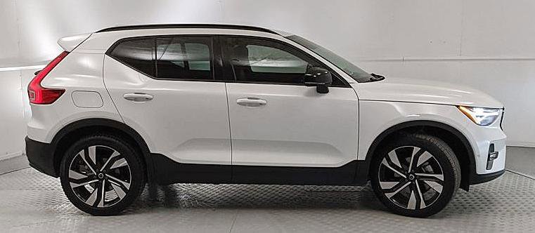 Used 2023 Volvo XC40 B5 Ultimate w/ Climate Package image 5