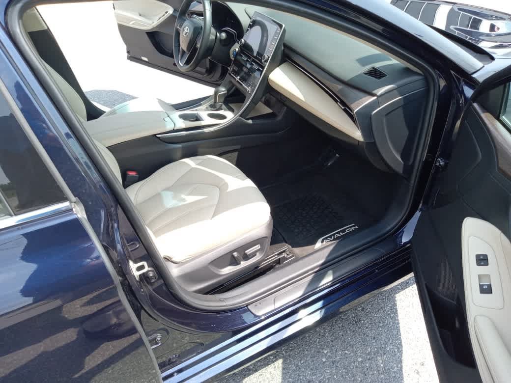 Used 2021 Toyota Avalon XLE FWD image 31