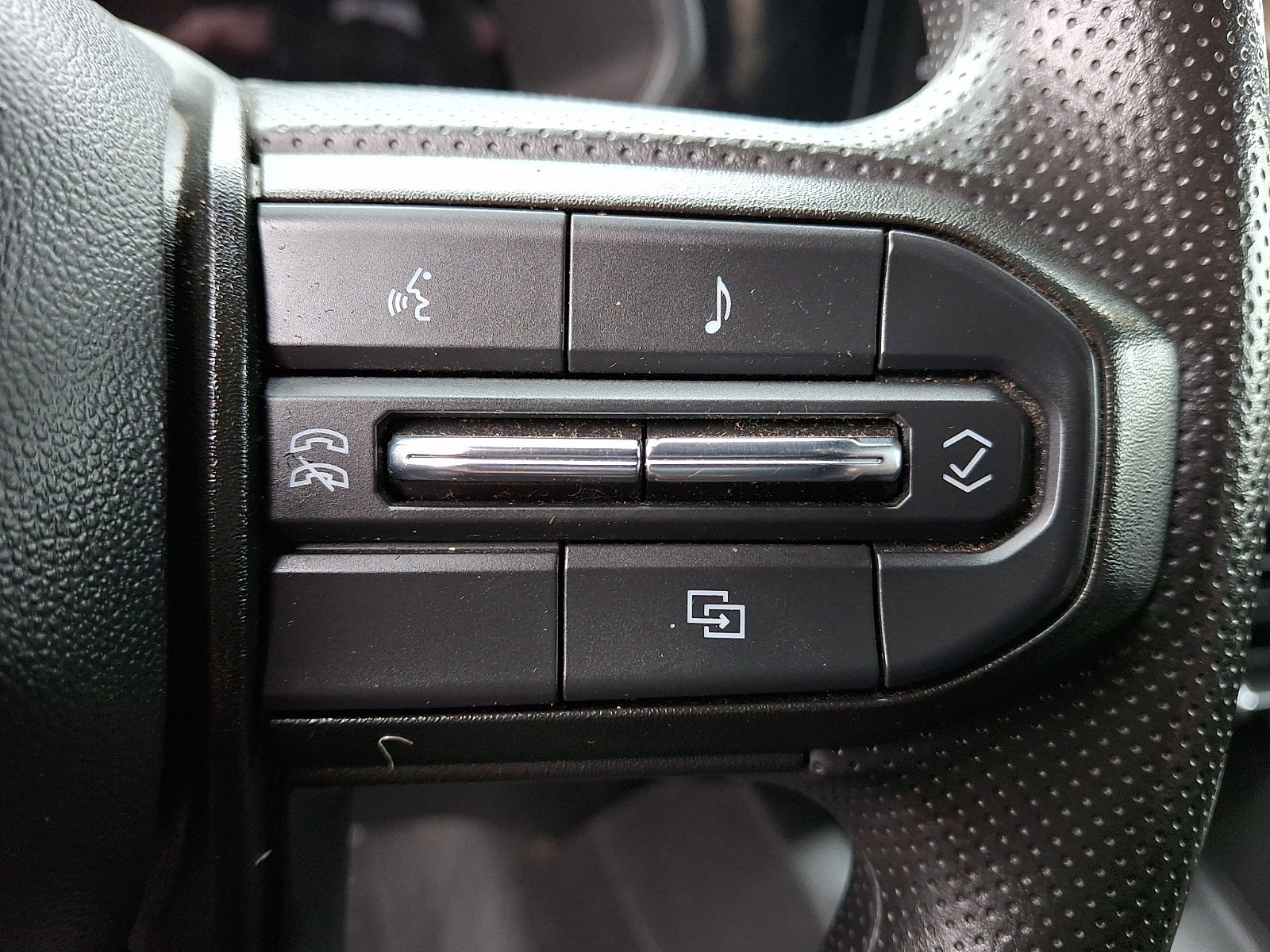 Used 2023 Chevrolet Colorado W/T image 22