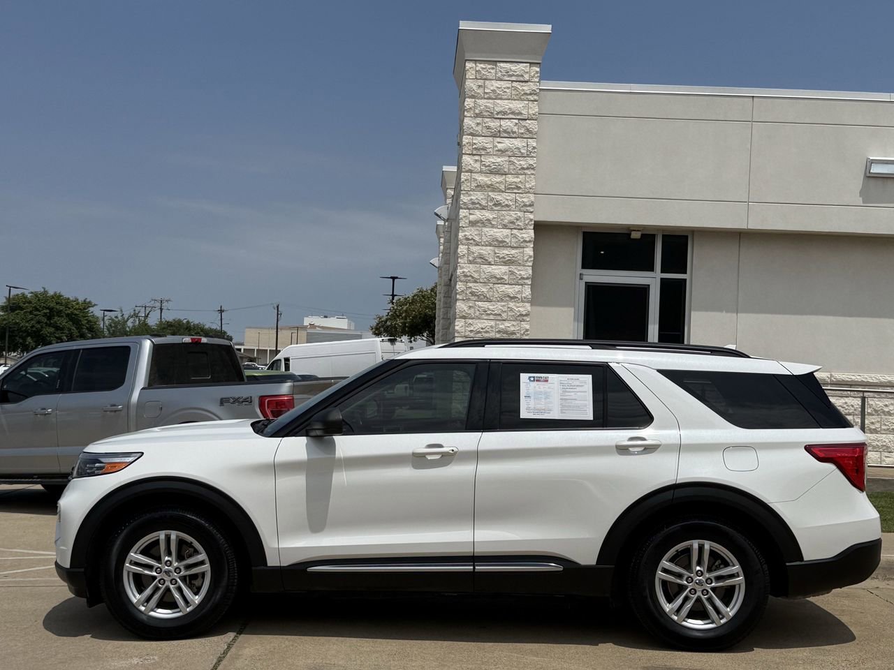 Certified 2020 Ford Explorer XLT w/ Equipment Group 202A RWD image 6