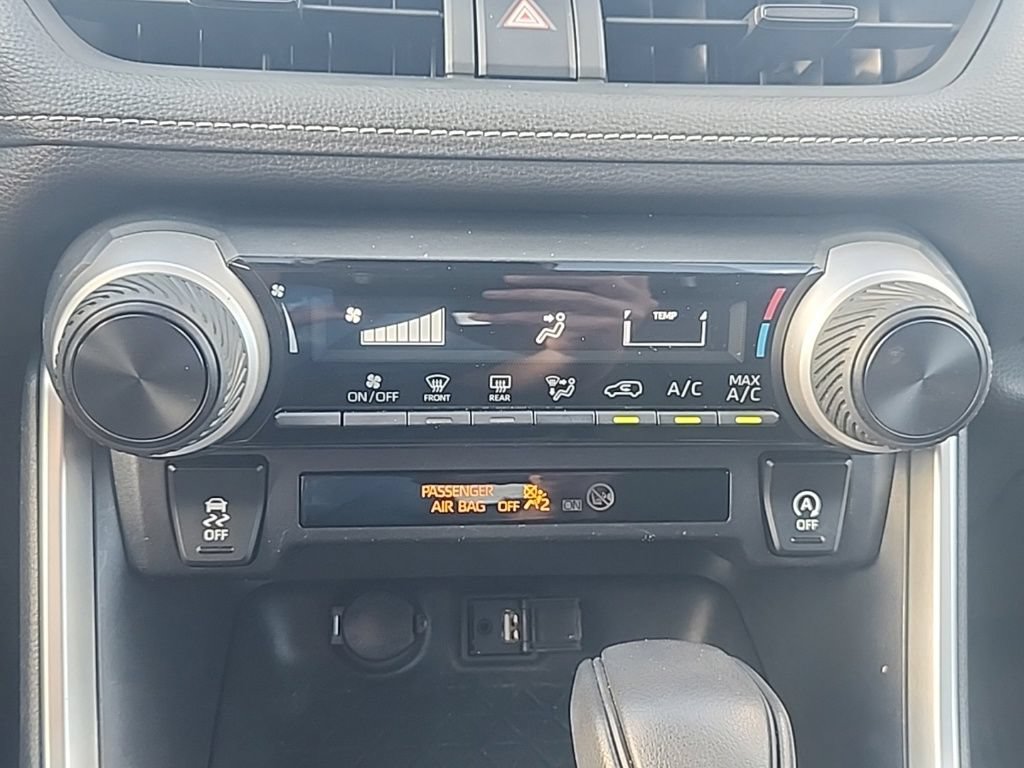 Used 2019 Toyota RAV4 LE w/ All Weather Liner Package AWD/4WD image 17