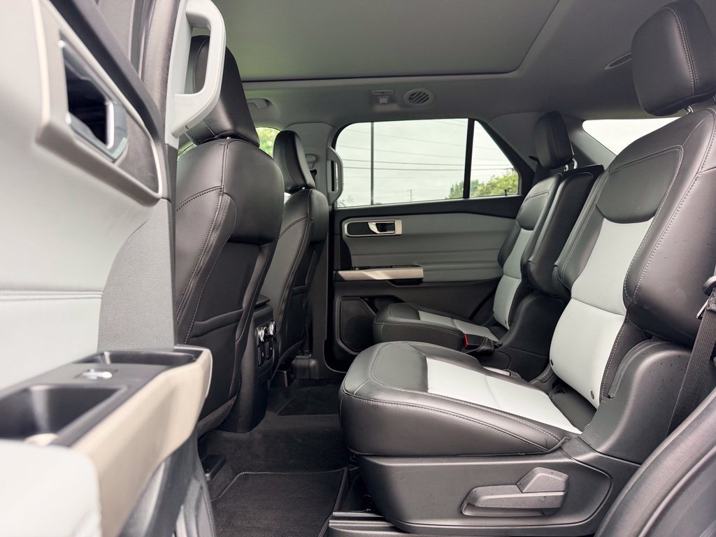Certified 2023 Ford Explorer XLT w/ Equipment Group 202A RWD image 15