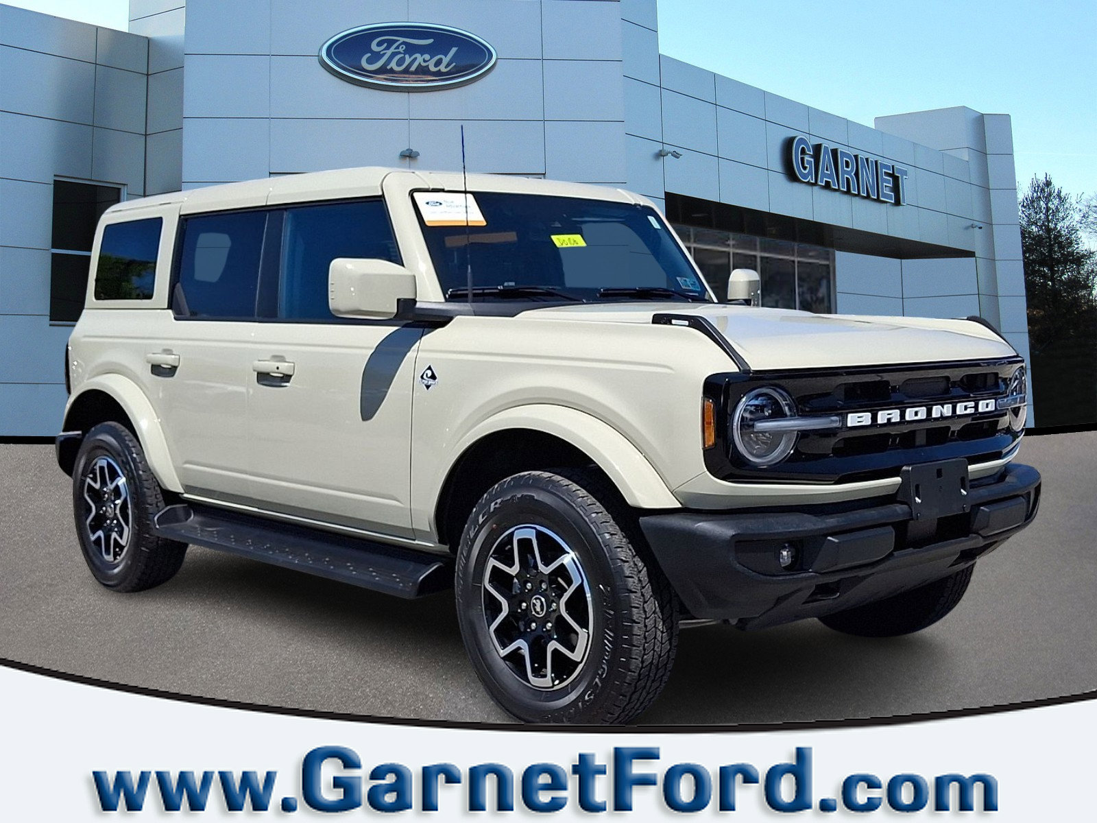 Certified 2025 Ford Bronco Outer Banks AWD/4WD image 1