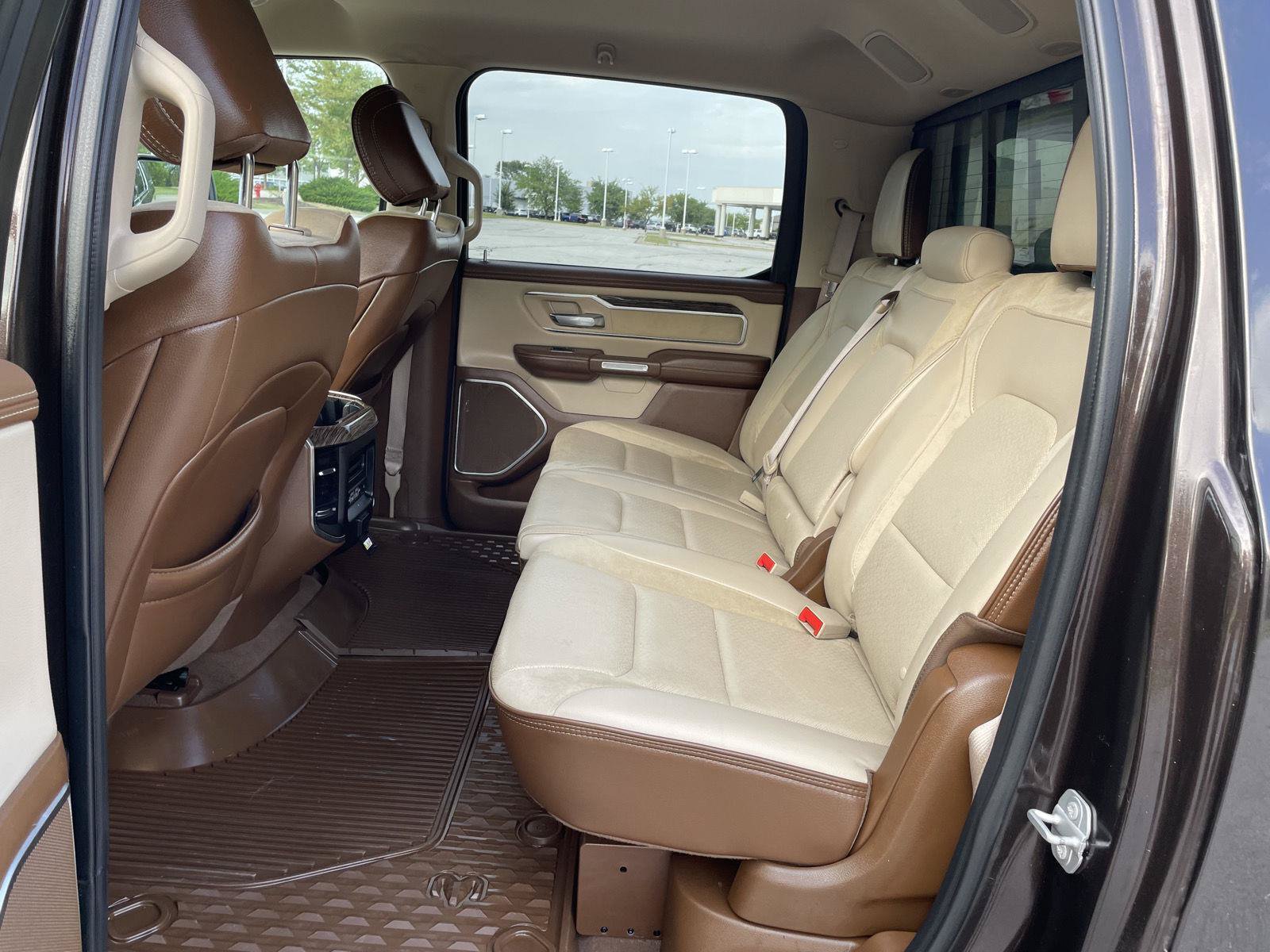 Used 2019 RAM 1500 Laramie AWD/4WD image 18