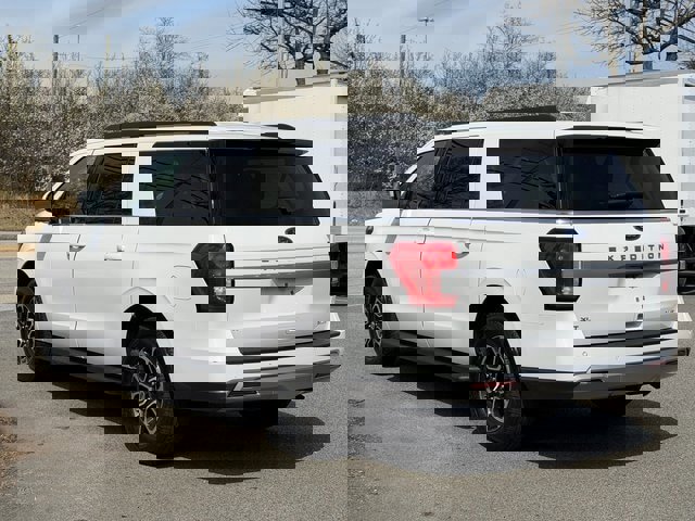 Certified 2024 Ford Expedition Max XLT image 3