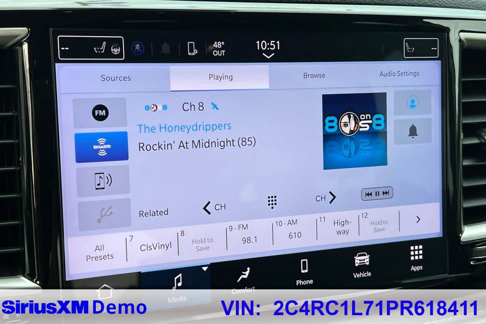 Used 2023 Chrysler Pacifica Touring-L image 30