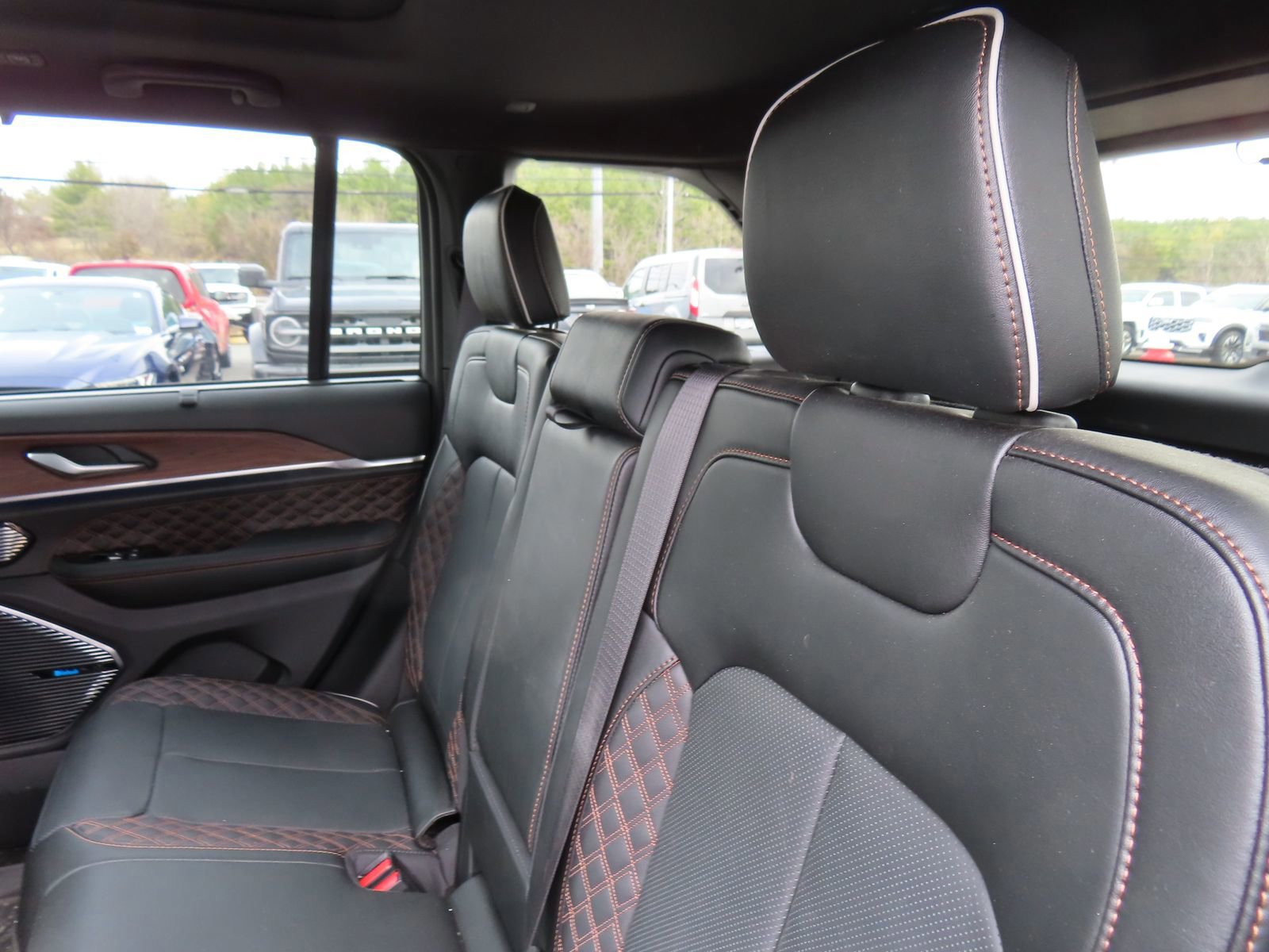 Used 2023 Jeep Grand Cherokee Summit w/ Luxury Tech Group V image 36