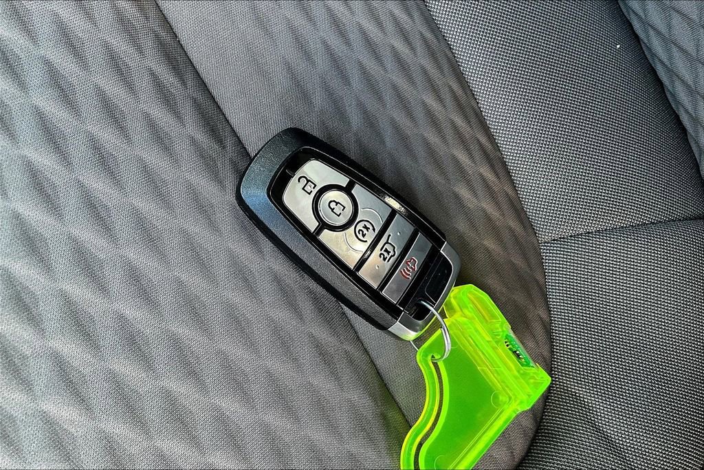 Certified 2022 Ford Escape SE w/ SE Sport Appearance Package AWD/4WD image 38