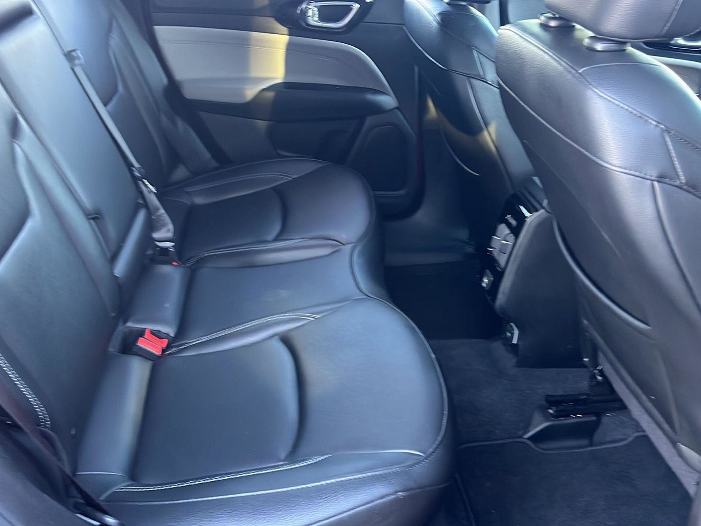 Used 2025 Jeep Compass Limited image 15