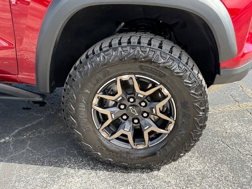 Used 2026 Chevrolet Colorado ZR2 w/ Technology Package AWD/4WD image 19