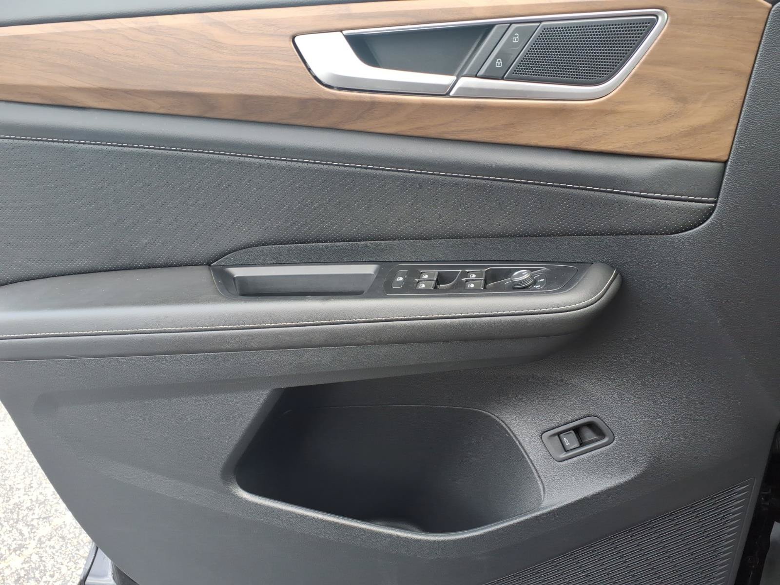 Used 2025 Volkswagen Atlas SE FWD image 18