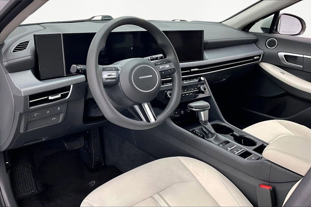 Used 2025 Hyundai Sonata SE image 14