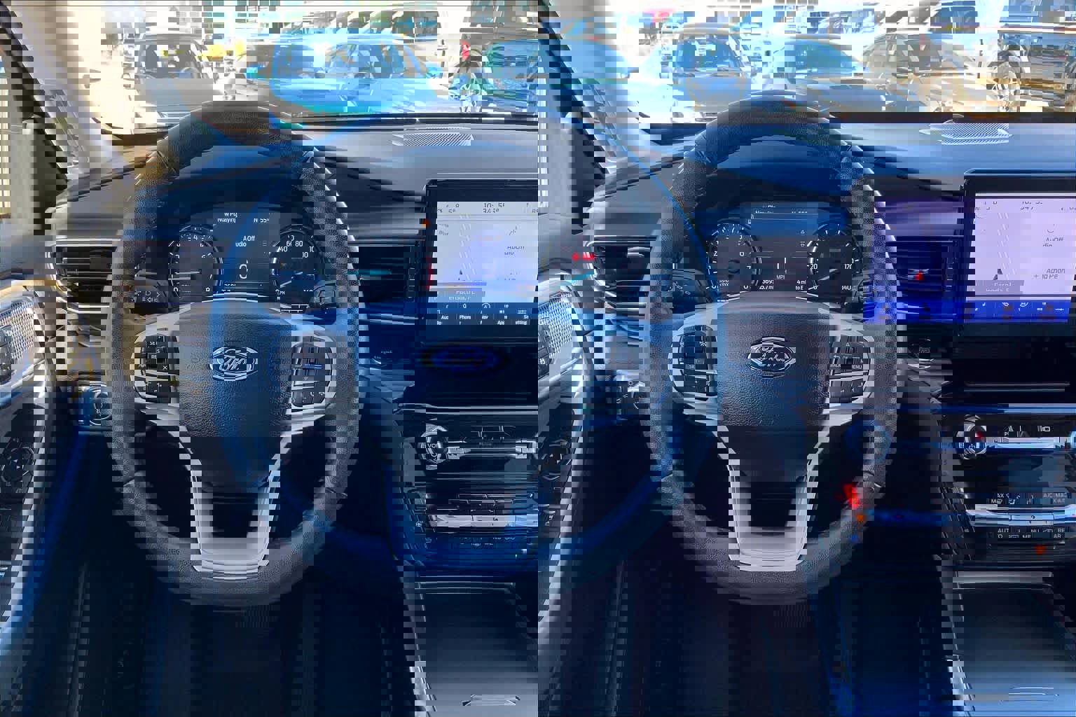 Certified 2022 Ford Explorer Limited w/ Equipment Group 301A image 5