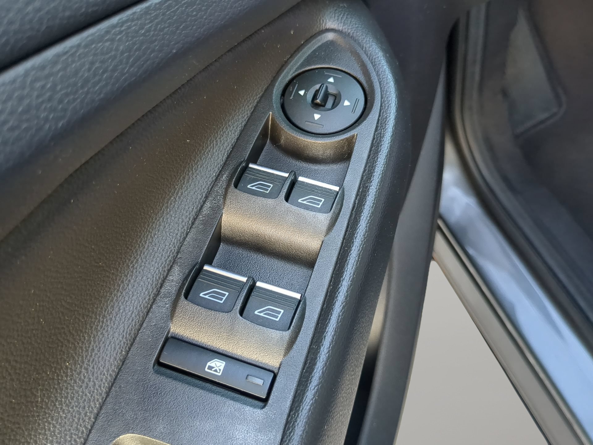 Certified 2017 Ford Escape SE w/ SE Leather Comfort Package FWD image 55