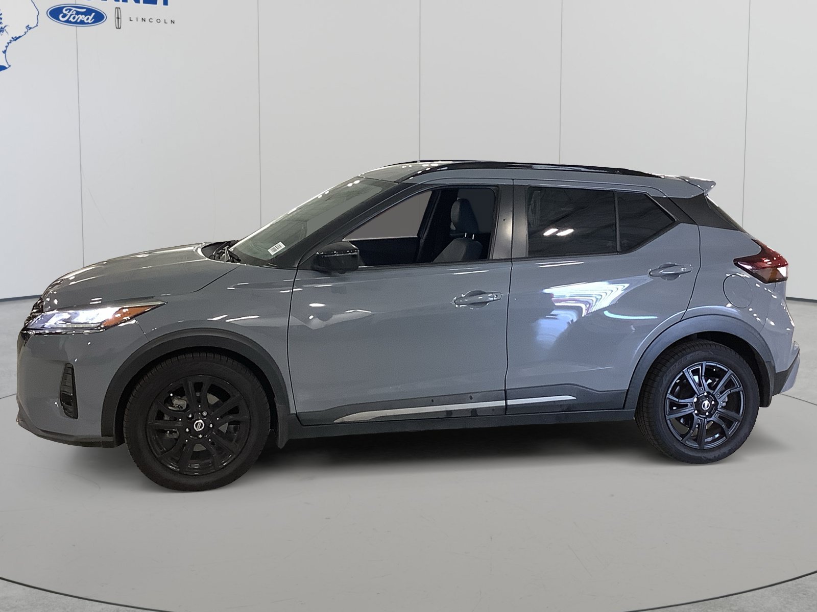 Used 2021 Nissan Kicks SR w/ SR Premium Package FWD image 8