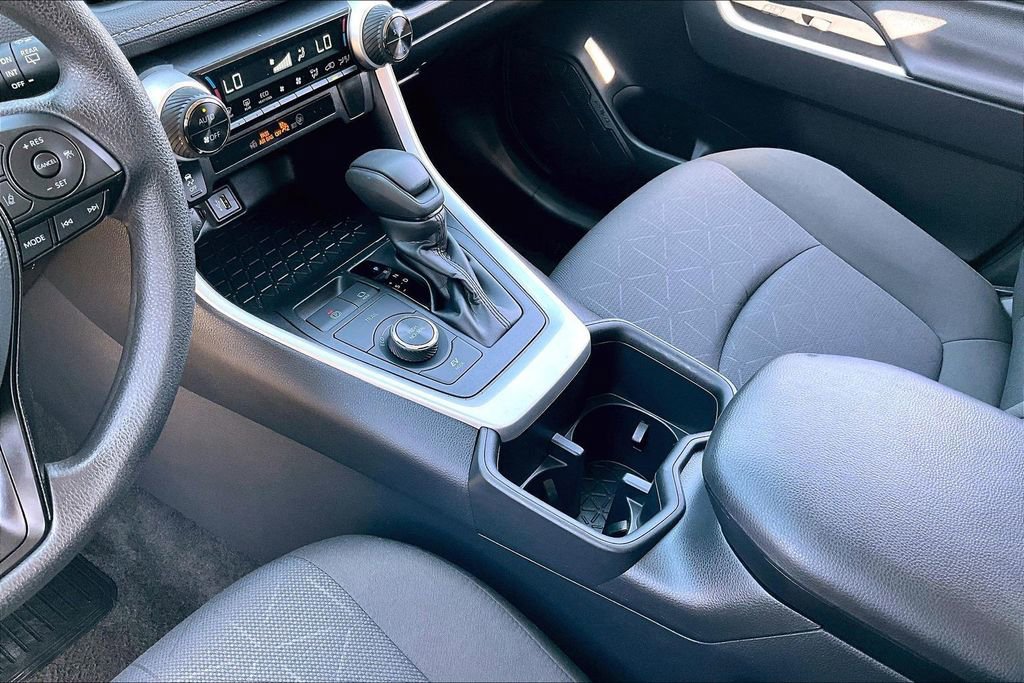 Used 2025 Toyota RAV4 XLE AWD/4WD image 15