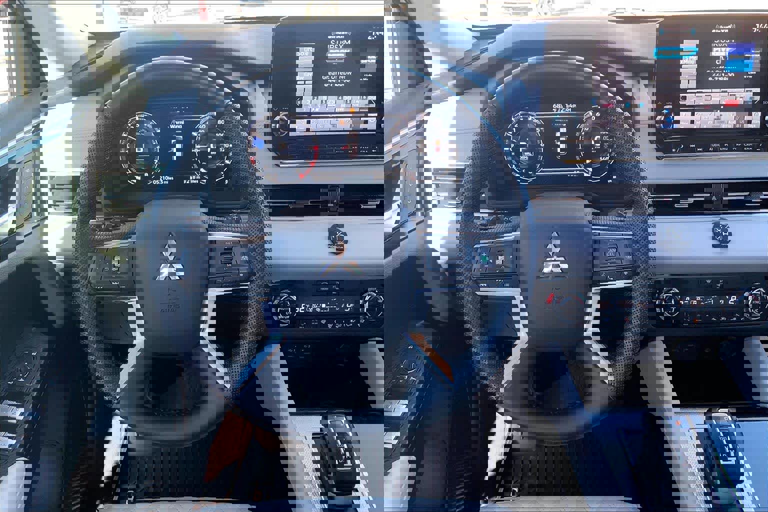 Used 2023 Mitsubishi Outlander SEL image 5