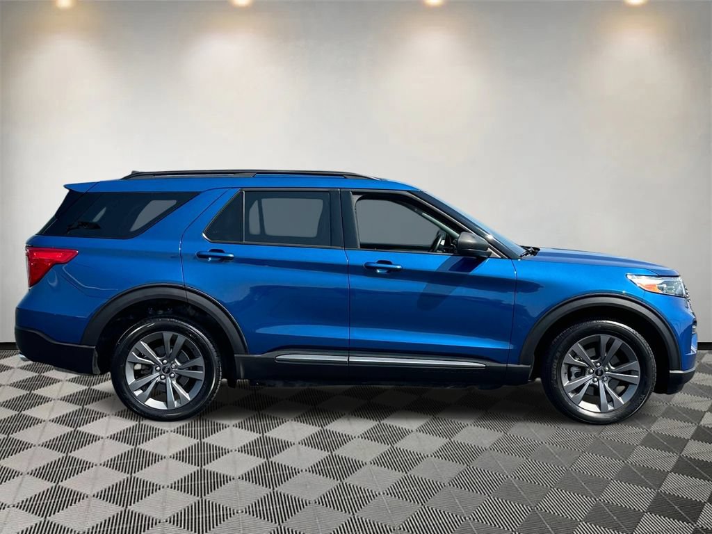 Certified 2021 Ford Explorer XLT w/ Equipment Group 202A AWD/4WD image 2