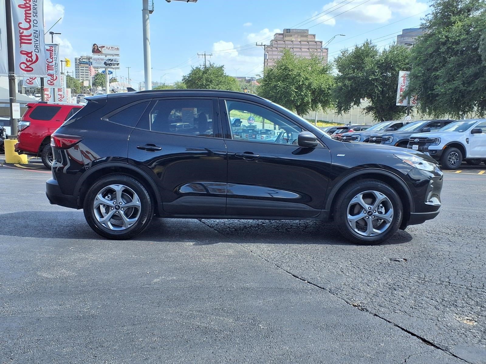 Certified 2025 Ford Escape ST-Line FWD image 5