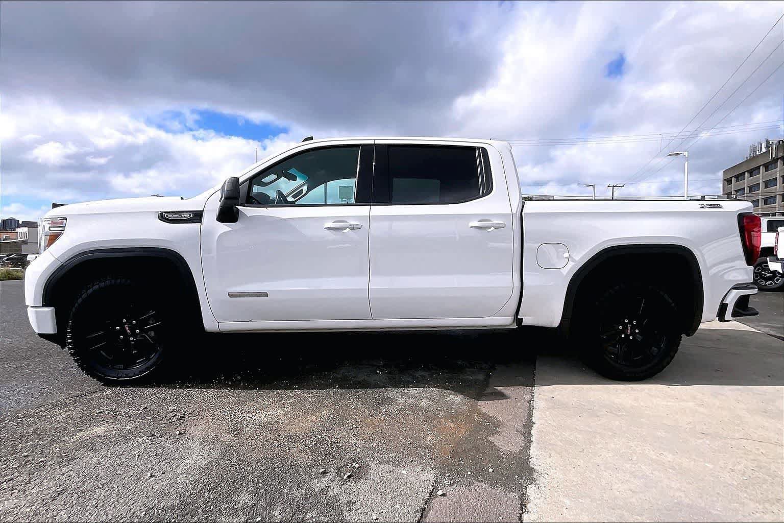 Used 2020 GMC Sierra 1500 Elevation w/ Elevation Convenience Package AWD/4WD image 3