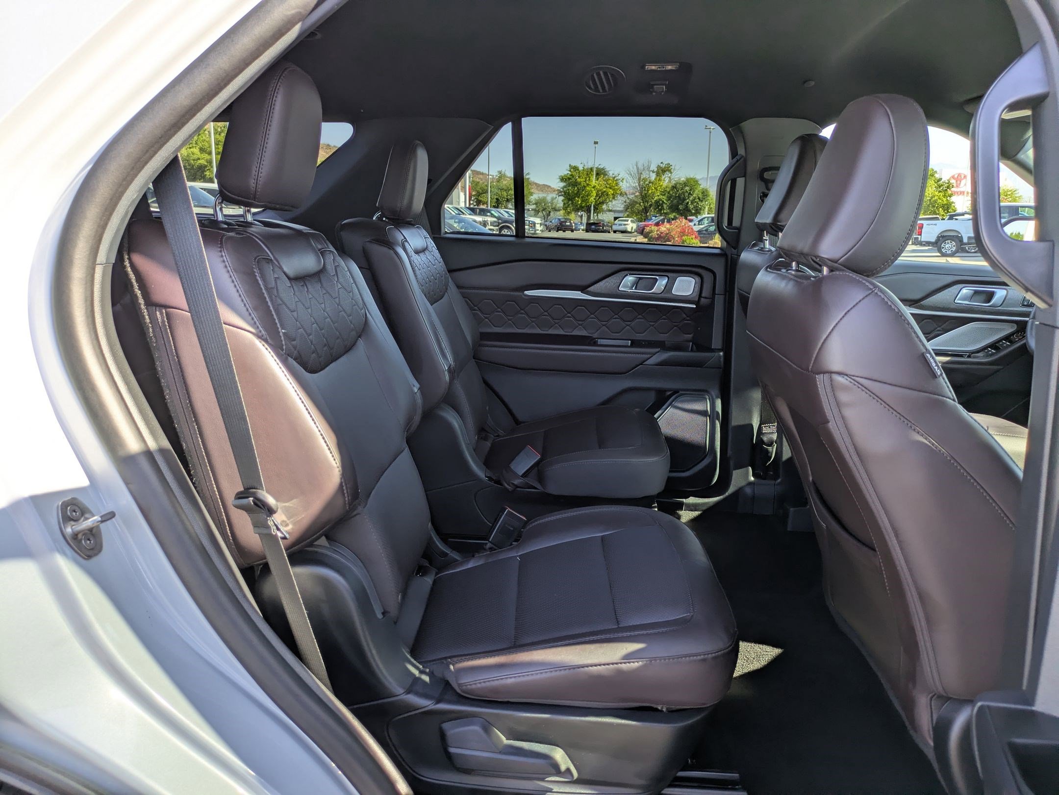 Certified 2026 Ford Explorer Platinum w/ LUX Leather Package AWD/4WD image 32
