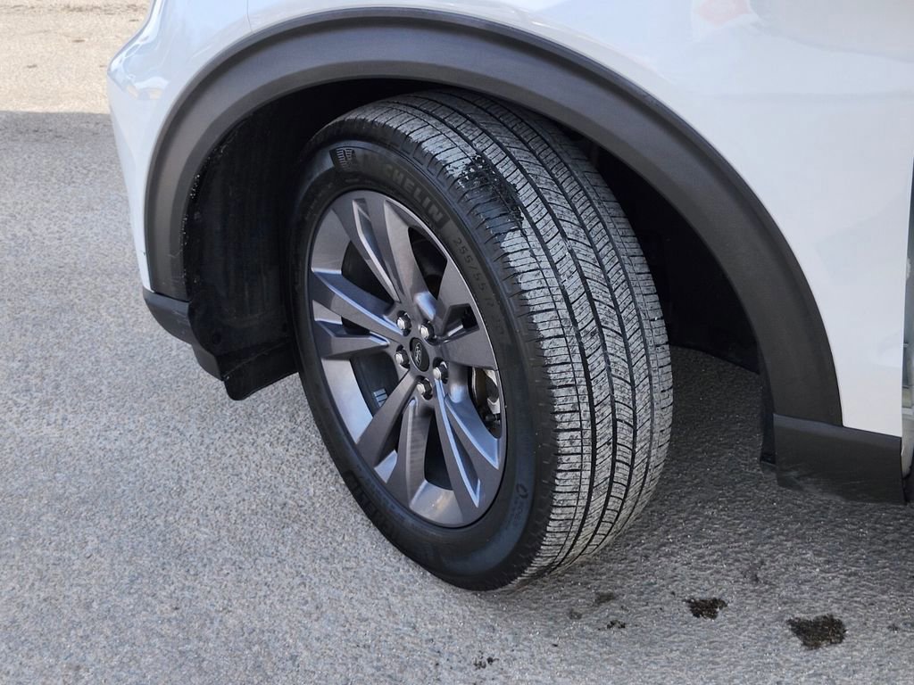 Certified 2022 Ford Explorer XLT w/ Equipment Group 202A image 35