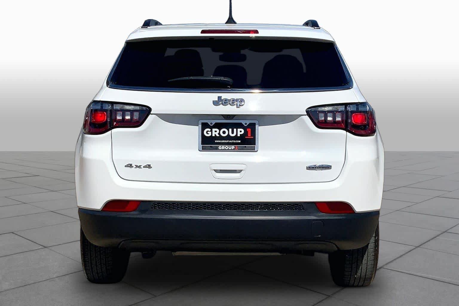 Used 2023 Jeep Compass Latitude AWD/4WD image 5