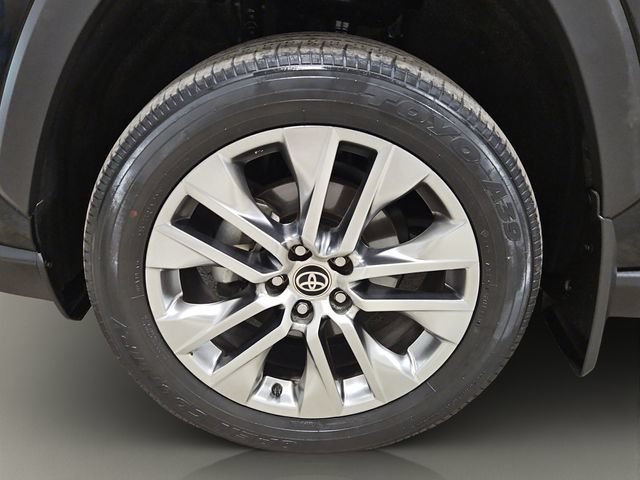 Used 2021 Toyota RAV4 XLE Premium AWD/4WD image 24