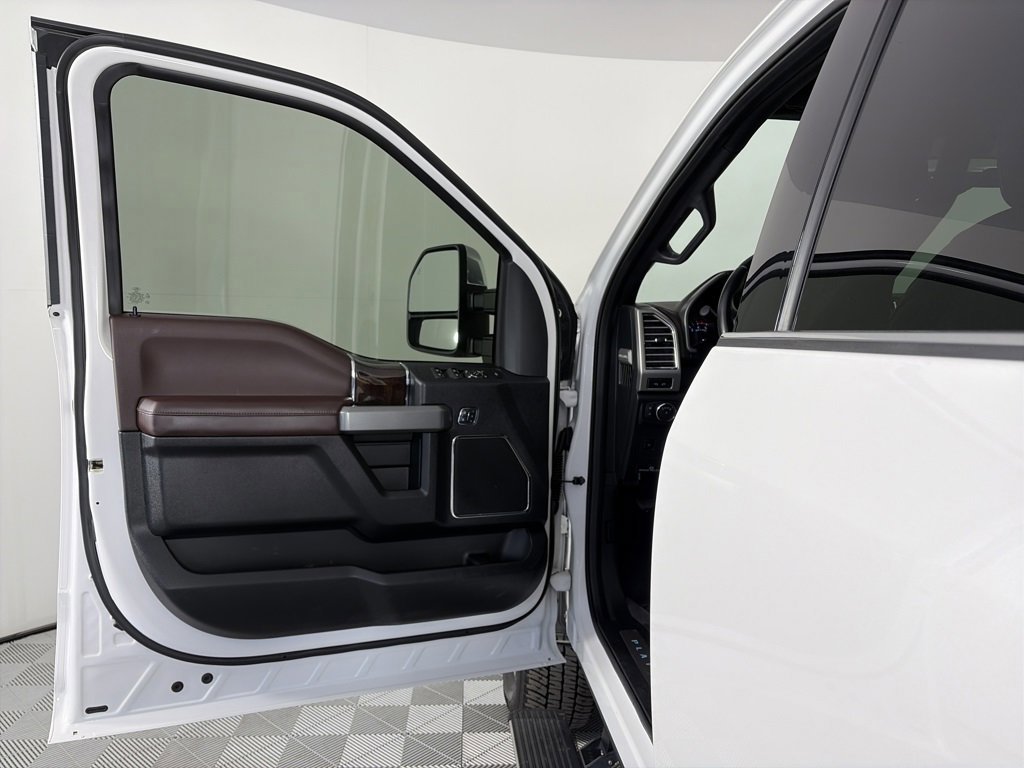 Certified 2017 Ford F350 Platinum w/ Platinum Ultimate Package image 10