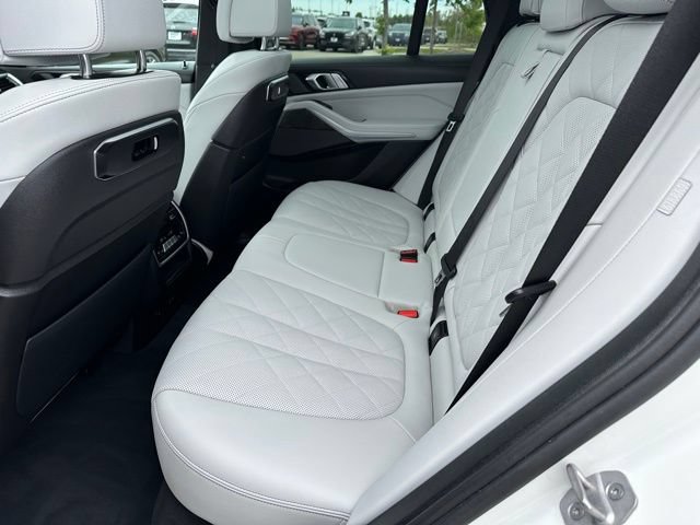 Used 2025 BMW X5 xDrive40i w/ M Sport Package AWD/4WD image 14