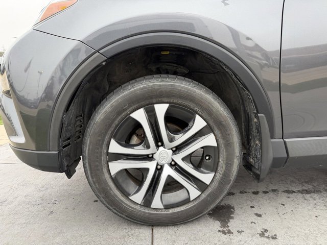 Used 2018 Toyota RAV4 LE image 6
