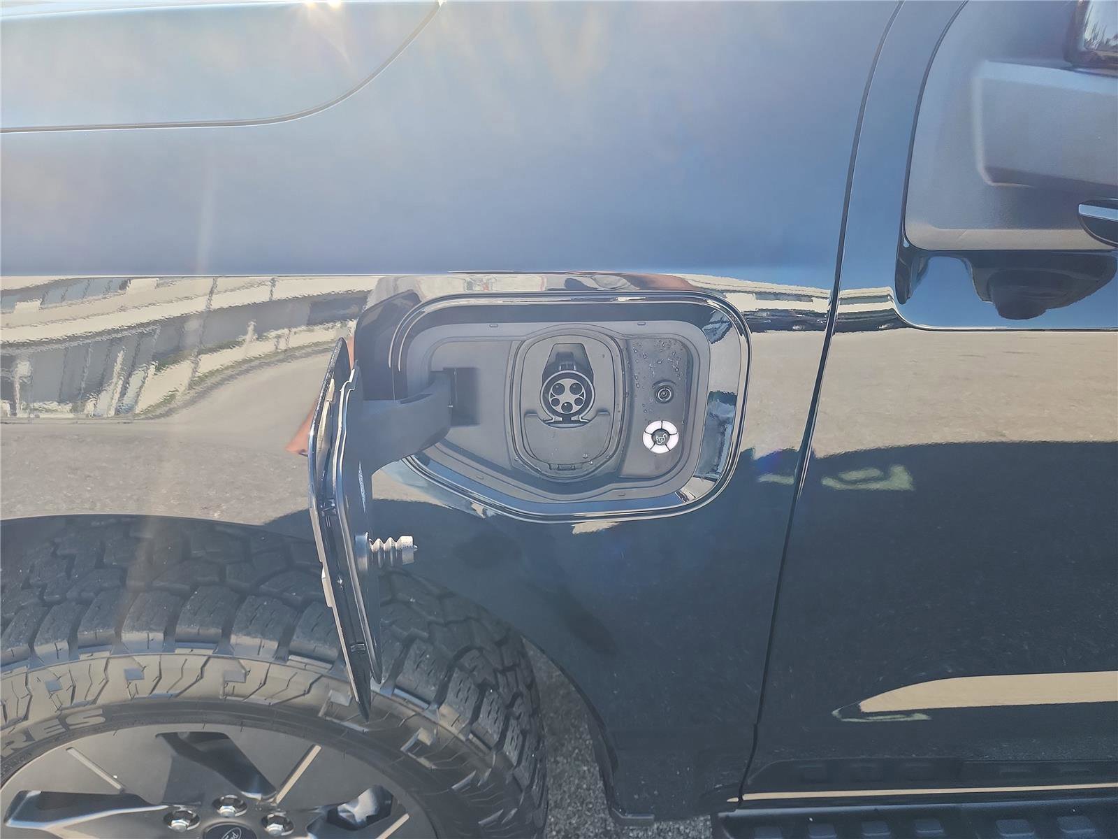 Certified 2022 Ford F150 Lightning Lariat image 10